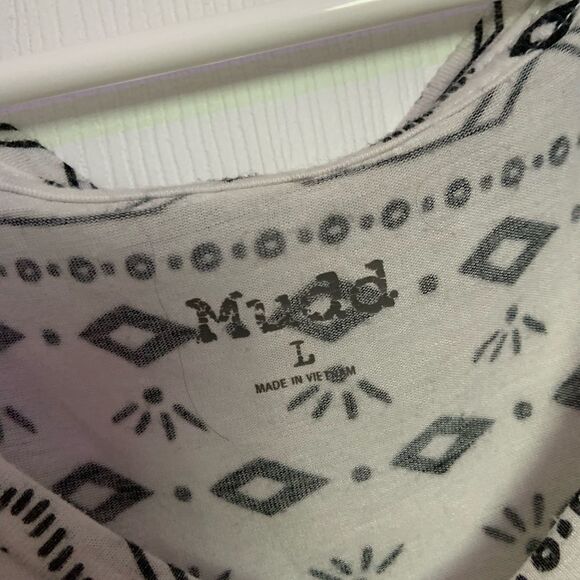 4 for $20//Tribal Print White Top - Picture 5 of 8